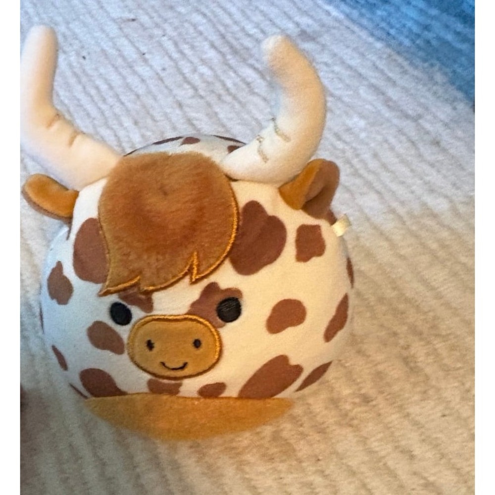 Squishmallows 7.5" Alonzo White Highland Cow Bull With Brown Spots - gently used